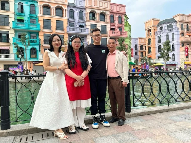 Đời thực trong căn biệt thự mặt phố của nữ NSƯT đóng vai mẹ Thanh Sơn phim Đồng hồ đếm ngược