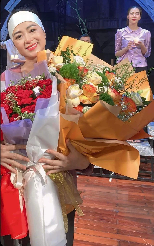 Đời thực trong căn biệt thự mặt phố của nữ NSƯT đóng vai mẹ Thanh Sơn phim Đồng hồ đếm ngược