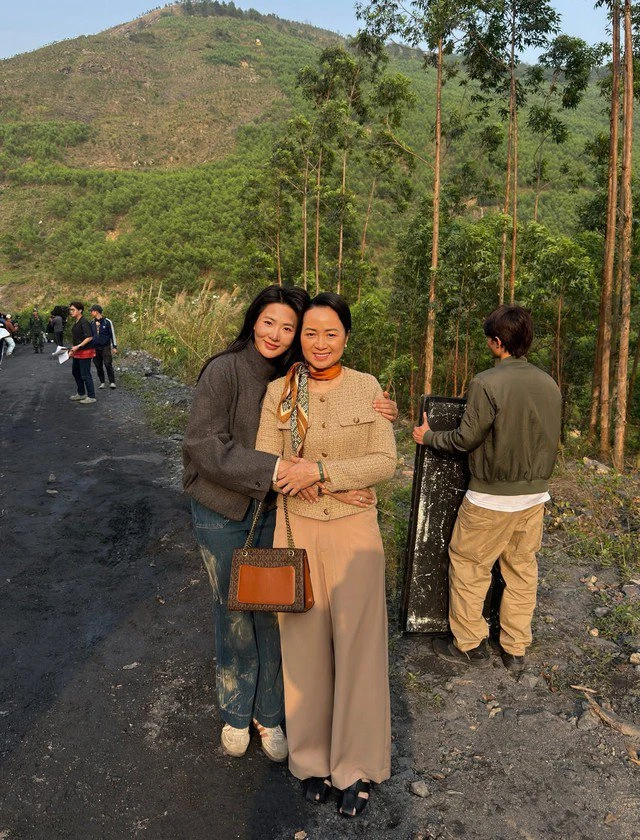 Đời thực trong căn biệt thự mặt phố của nữ NSƯT đóng vai mẹ Thanh Sơn phim Đồng hồ đếm ngược