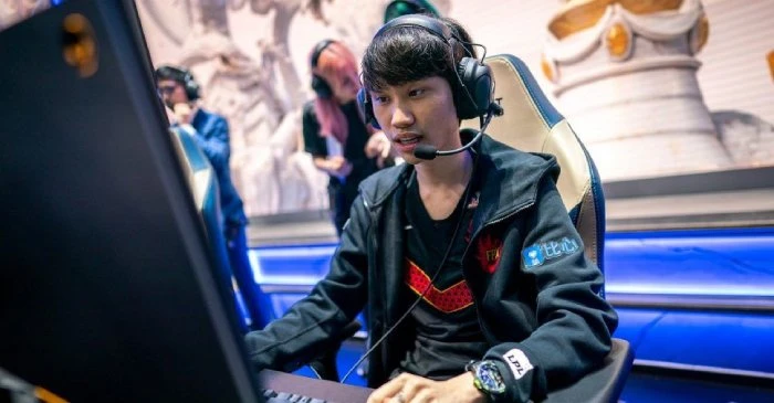 Doinb liên tục lên tiếng nói xấu LMHT, đến cả đồng nghiệp cũng bất mãn Doinb liên tục lên tiếng nói xấu LMHT, đến cả đồng nghiệp cũng bất mãn