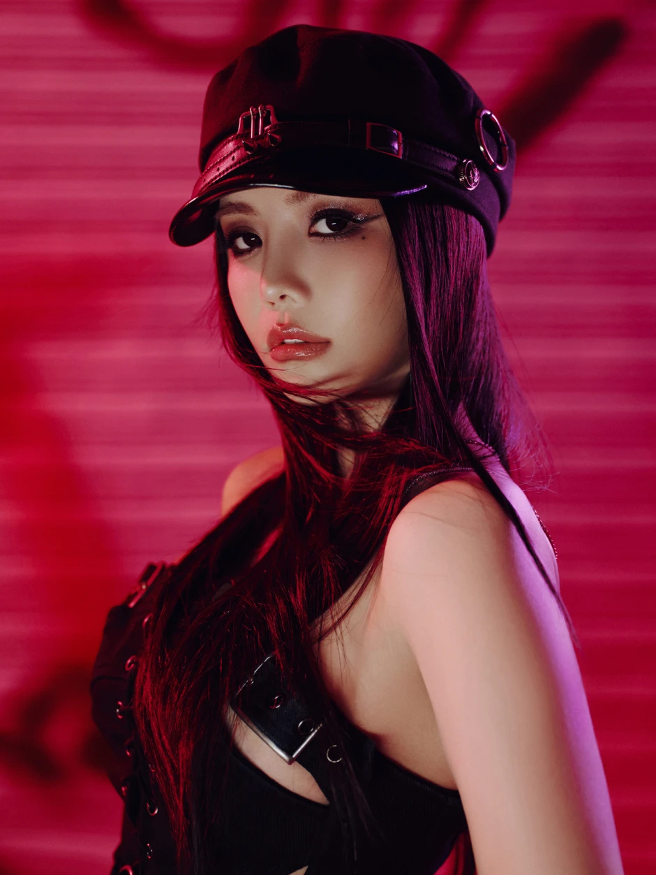 Đồng đội “hệ chiến” của Trang Pháp: Visual ngầu đét, bị tố "tòm tem" với thầy giáo có vợ và rơi vào cảnh thảm hơn 2.300 ngày