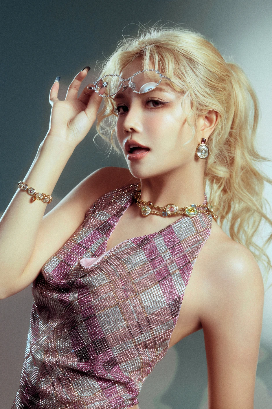 Đồng đội “hệ chiến” của Trang Pháp: Visual ngầu đét, bị tố "tòm tem" với thầy giáo có vợ và rơi vào cảnh thảm hơn 2.300 ngày