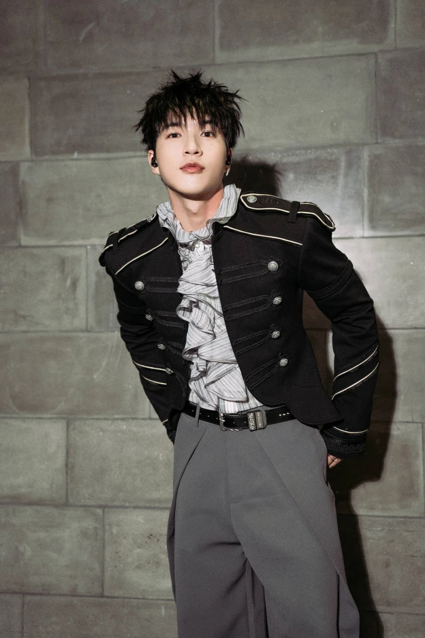 Động thái lạ của HIEUTHUHAI