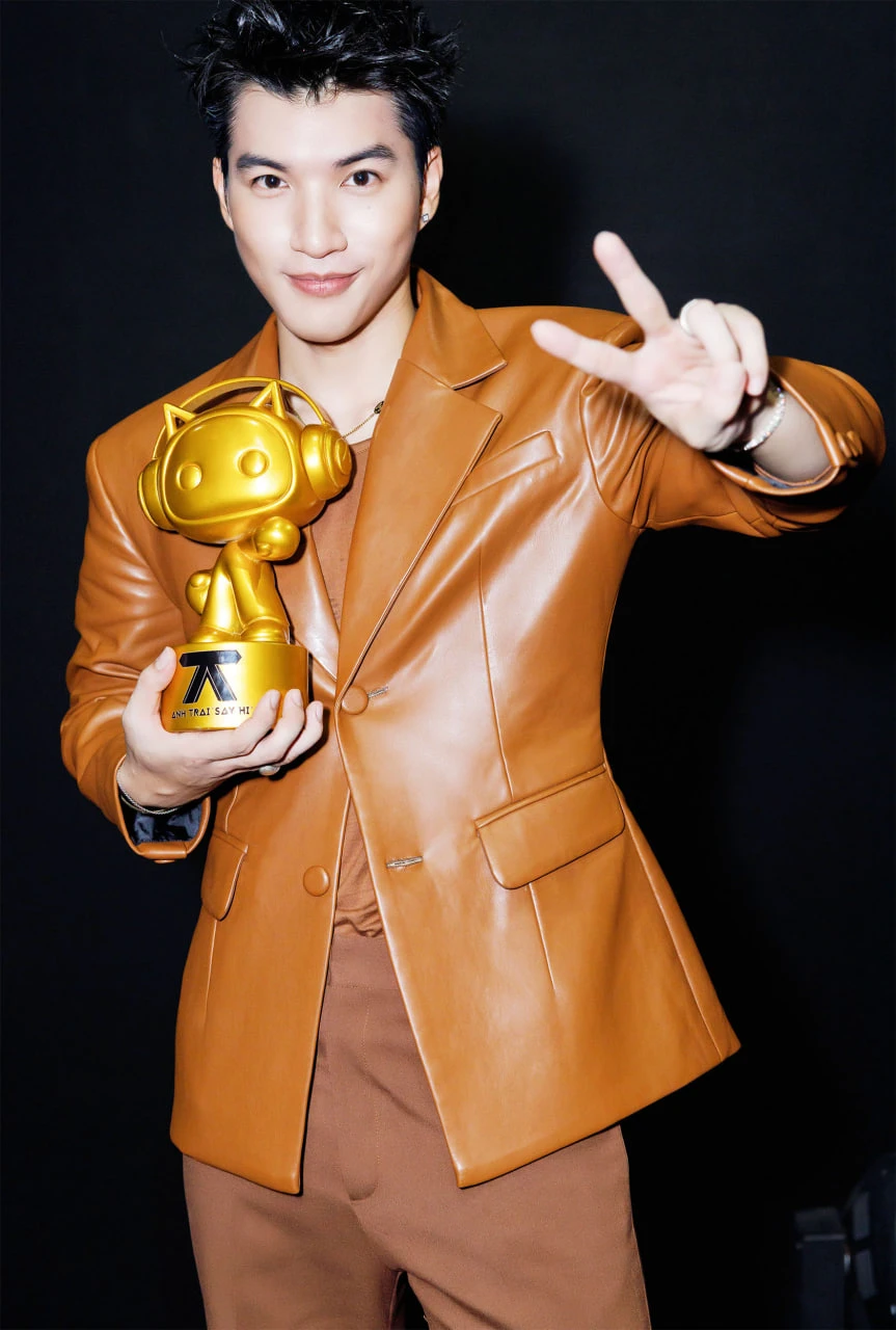 Động thái lạ của HIEUTHUHAI