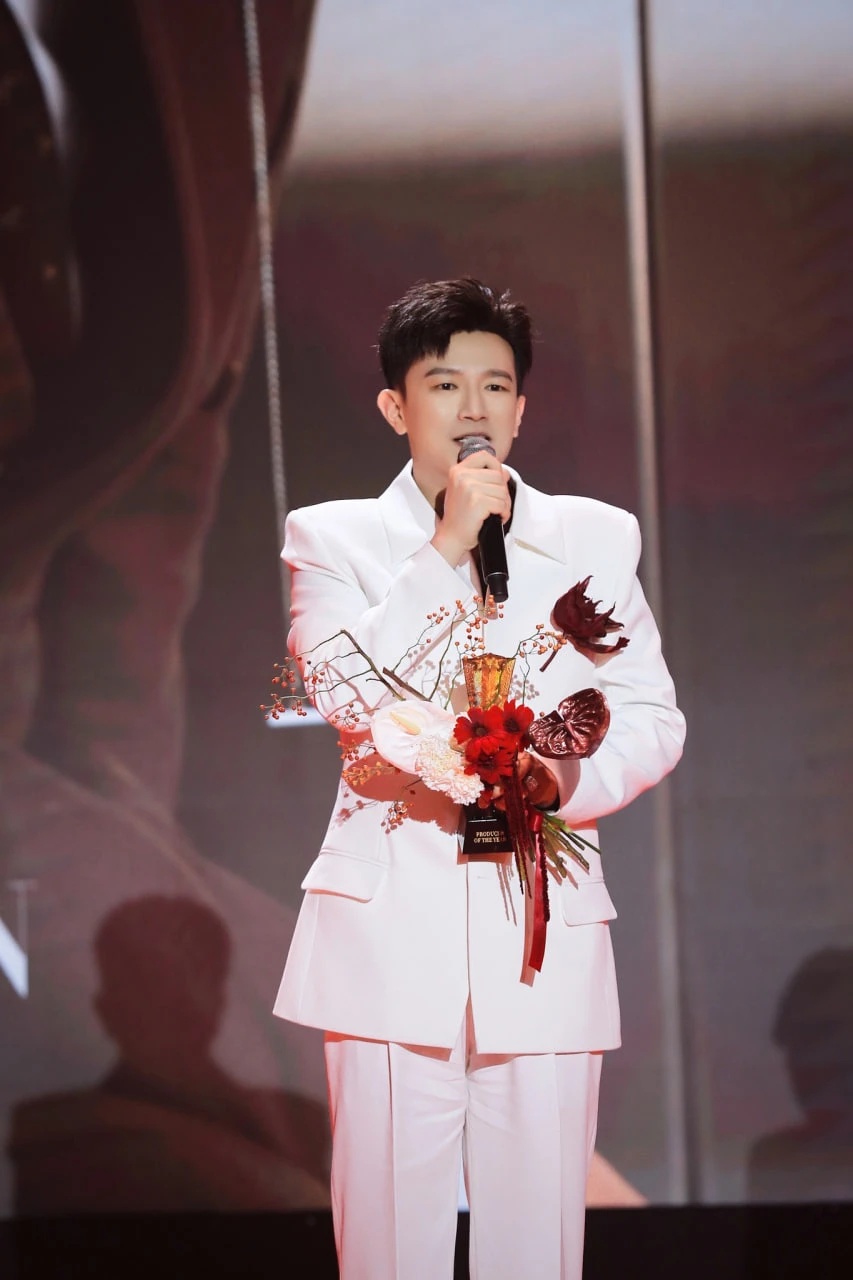 Dược Sĩ Tiến dám "tuyên chiến" với Tùng Dương, làm phiền cả nền âm nhạc