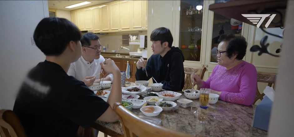 Faker nhận định một điều "thô nhưng thật" về chính bản thân