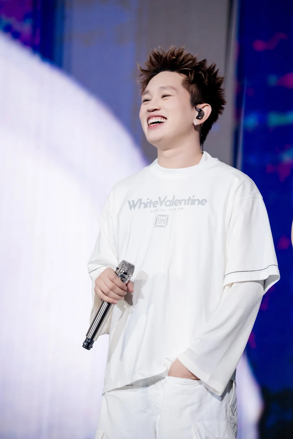 Gây tranh cãi vì lời rap khiếm nhã, quấy rối cả AMEE lẫn dàn Em Xinh, B Ray vội xin lỗi