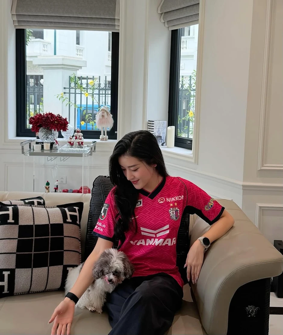 Giàu như Huyền My, vì sao phải "pass" đồ? Giàu như Huyền My, vì sao phải "pass" đồ?