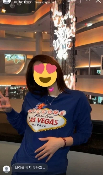 Giữa ồn ào tình cảm, nam ca sĩ gặp sự cố tại sân bay