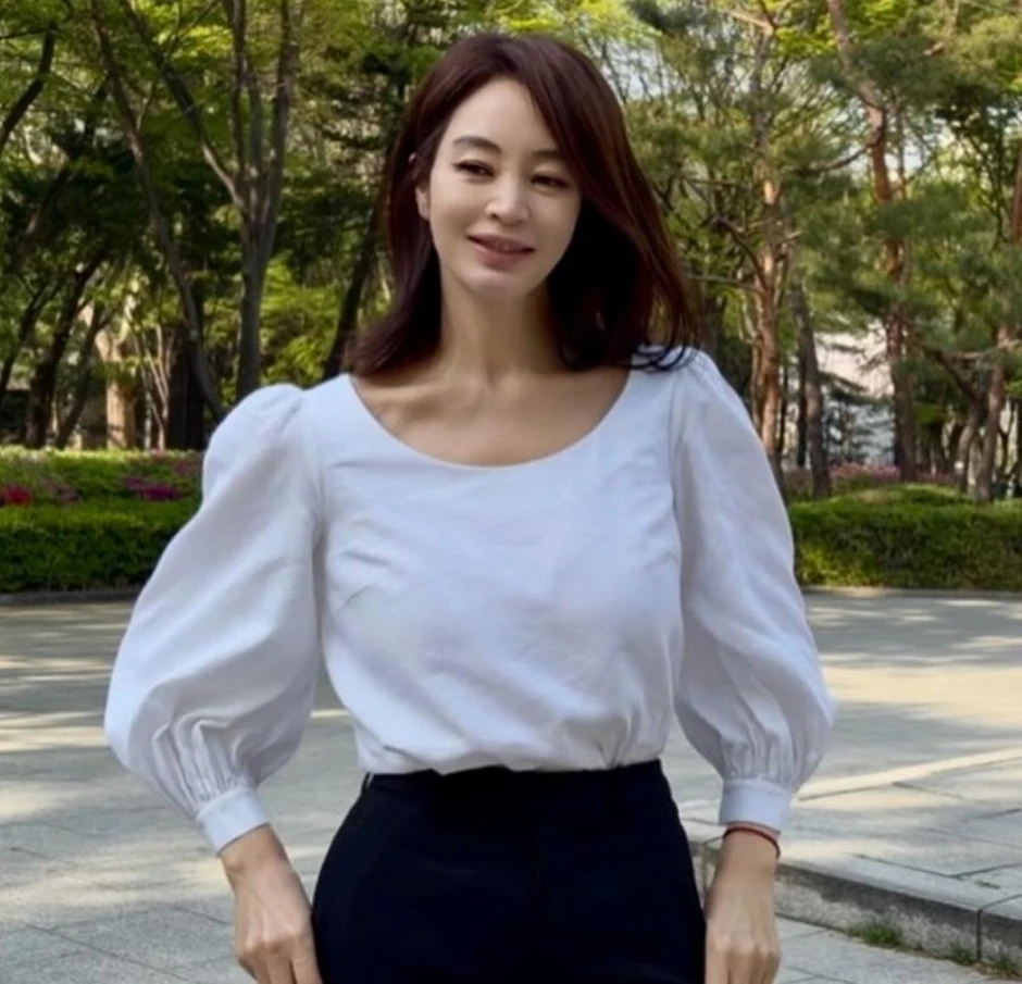 Gương mặt méo mó gây sốc của Kim Hye Soo