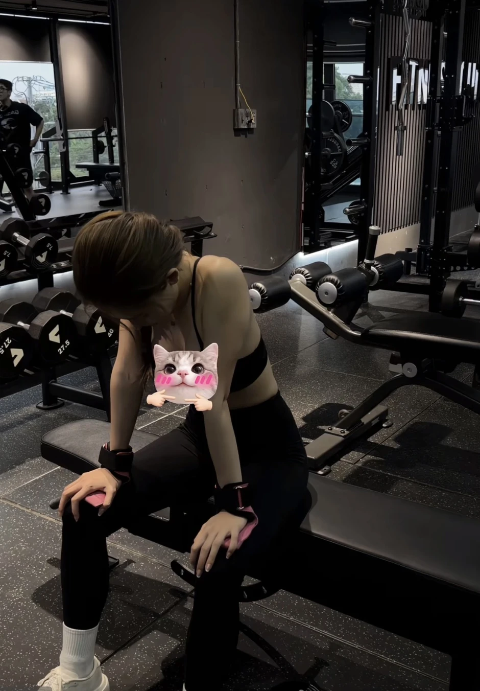 Hà Môi chẳng ngại "var", thể hiện thái độ khi bị mỉa mai "làm màu" ở phòng gym