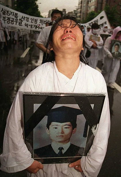 Hàn Quốc: Nỗi đau 30 năm sau thảm họa sập tòa nhà bách hóa trong 20 giây khiến 1.500 người bị chôn vùi