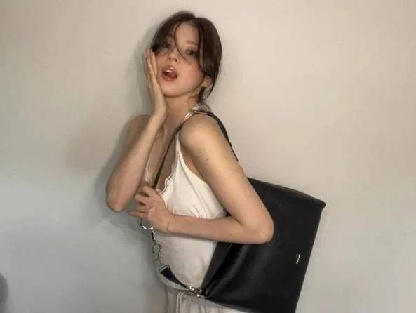 Han So Hee gây sốt với visual đỉnh chóp trong loạt ảnh mới