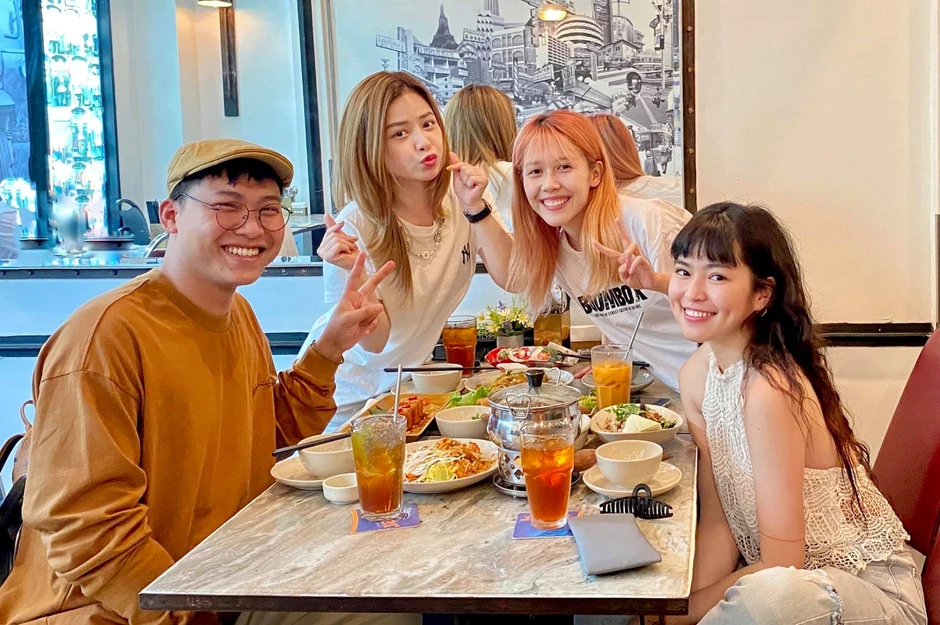 Hậu Hoàng xinh xắn tại đám cưới Mũi trưởng Long