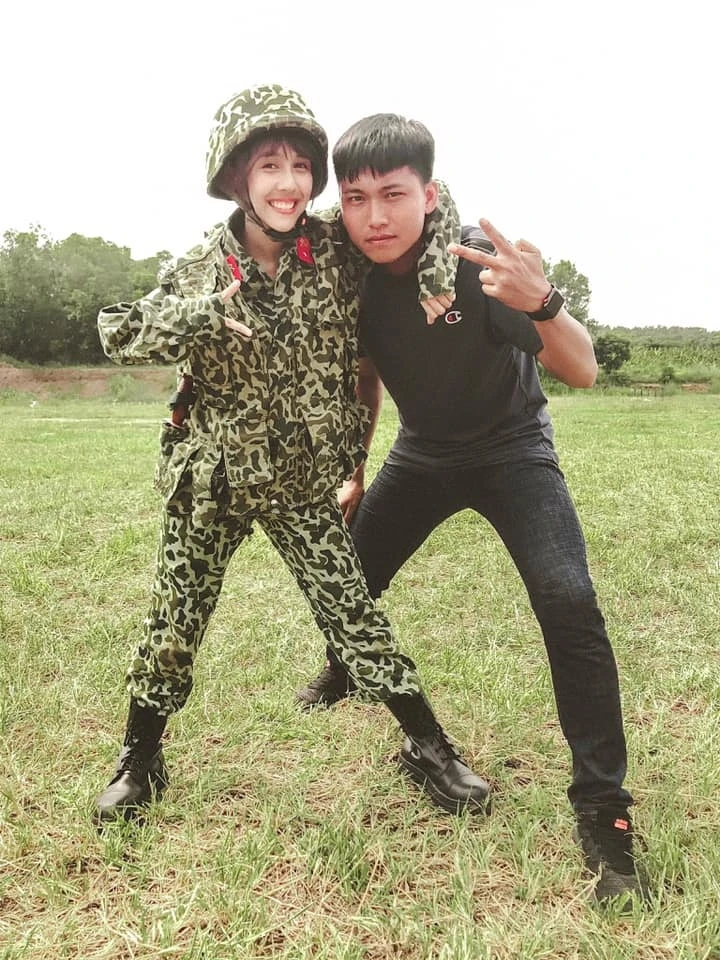 Hậu Hoàng xinh xắn tại đám cưới Mũi trưởng Long