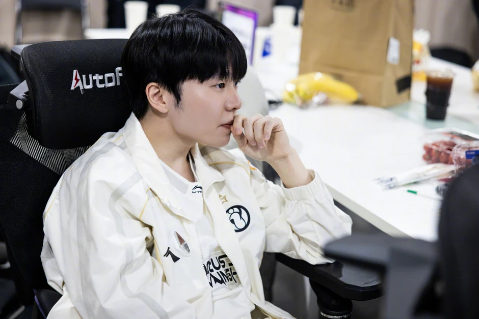 Hé lộ nhan sắc hot girl bị nghi là nguyên nhân khiến cựu vương CKTG kết thúc mối tình hơn 10 năm Hé lộ nhan sắc hot girl bị nghi là nguyên nhân khiến cựu vương CKTG kết thúc mối tình hơn 10 năm