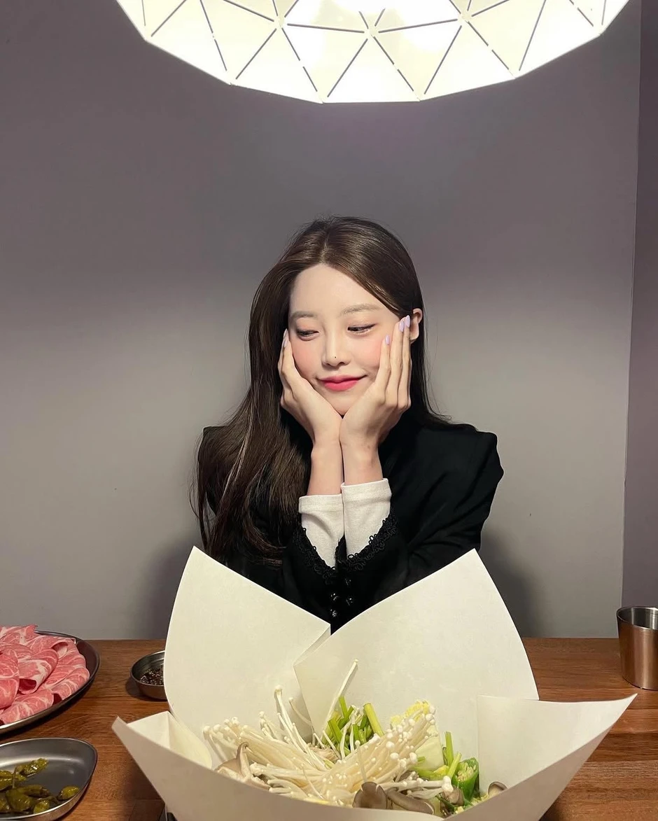 Hé lộ nhan sắc hot girl bị nghi là nguyên nhân khiến cựu vương CKTG kết thúc mối tình hơn 10 năm Hé lộ nhan sắc hot girl bị nghi là nguyên nhân khiến cựu vương CKTG kết thúc mối tình hơn 10 năm