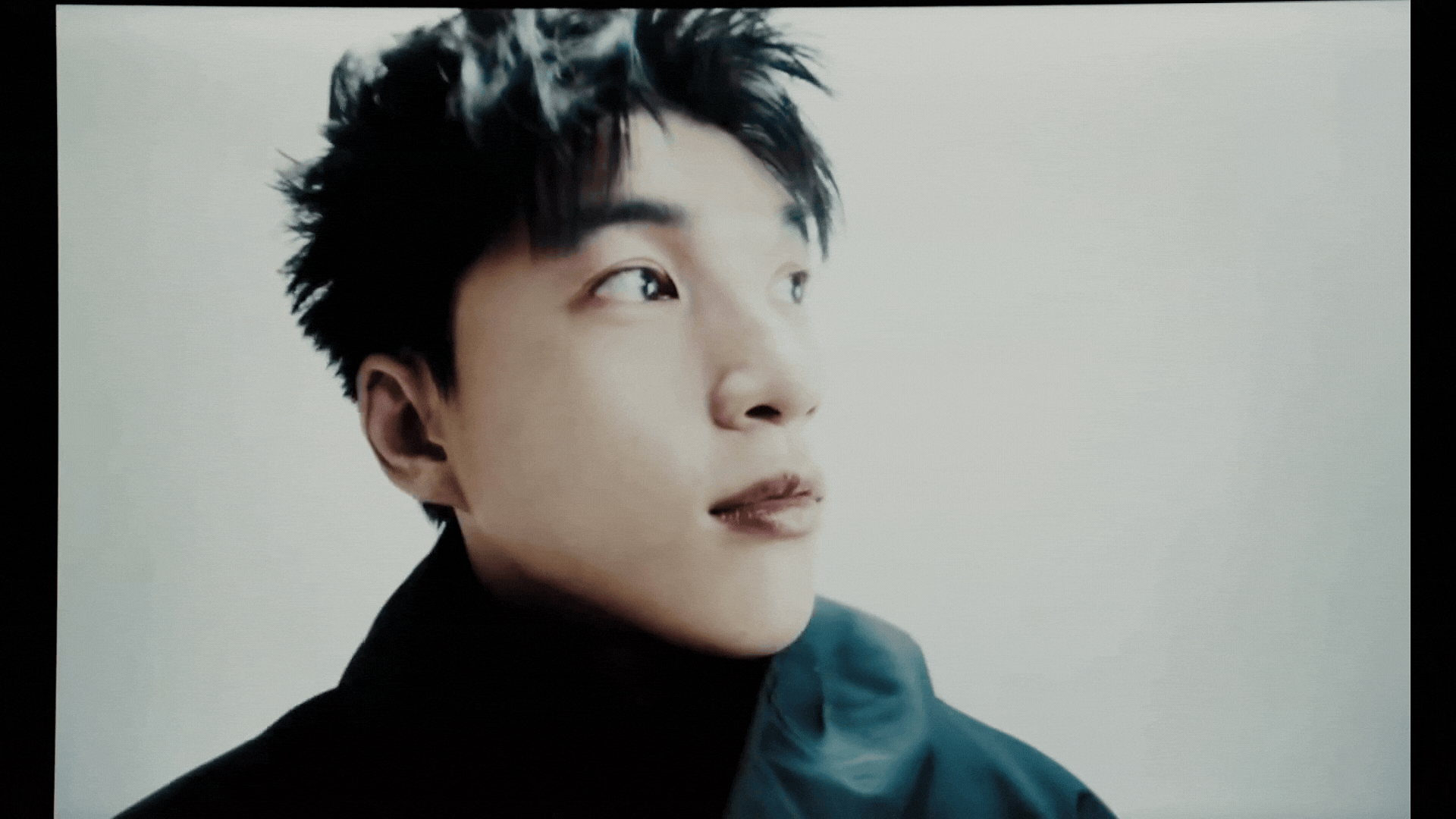 HIEUTHUHAI ẩn ý: “Những phán xét, những câu chuyện không có thật. Rồi họ sẽ đánh giá mình…”