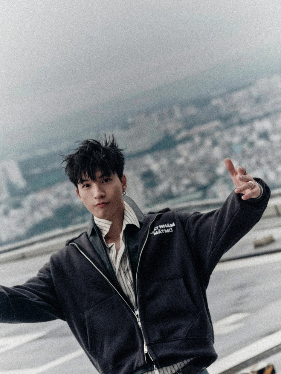 HIEUTHUHAI ra nhạc chiều fangirl nhưng không lấy được lòng công chúng