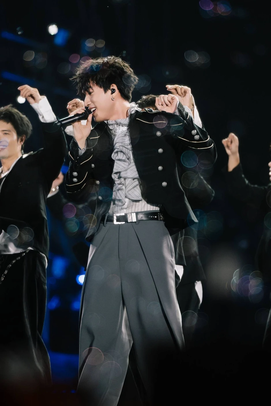 HIEUTHUHAI ra nhạc chiều fangirl nhưng không lấy được lòng công chúng