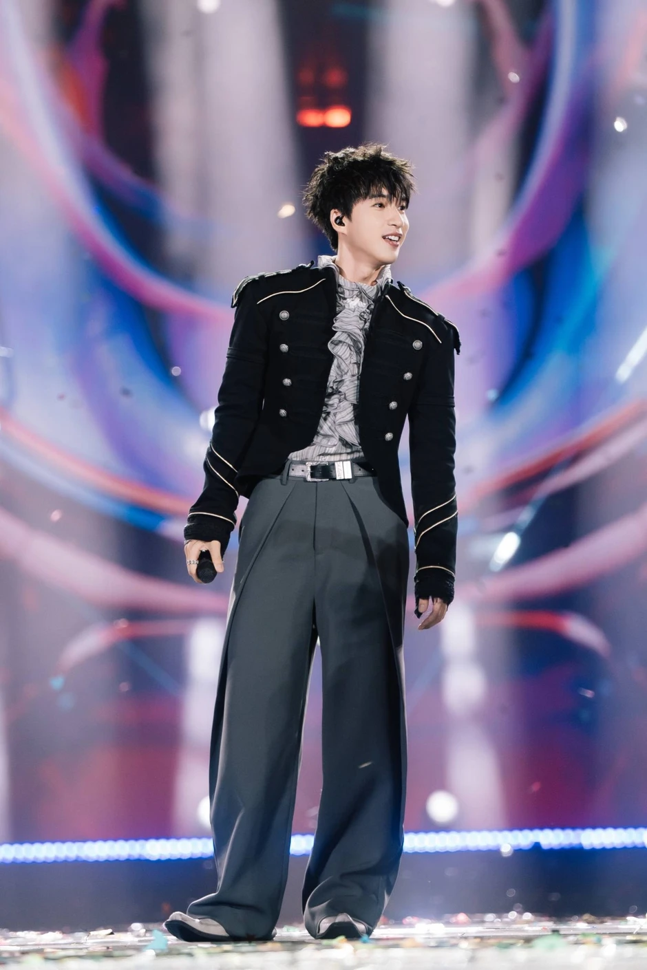 HIEUTHUHAI ra nhạc chiều fangirl nhưng không lấy được lòng công chúng