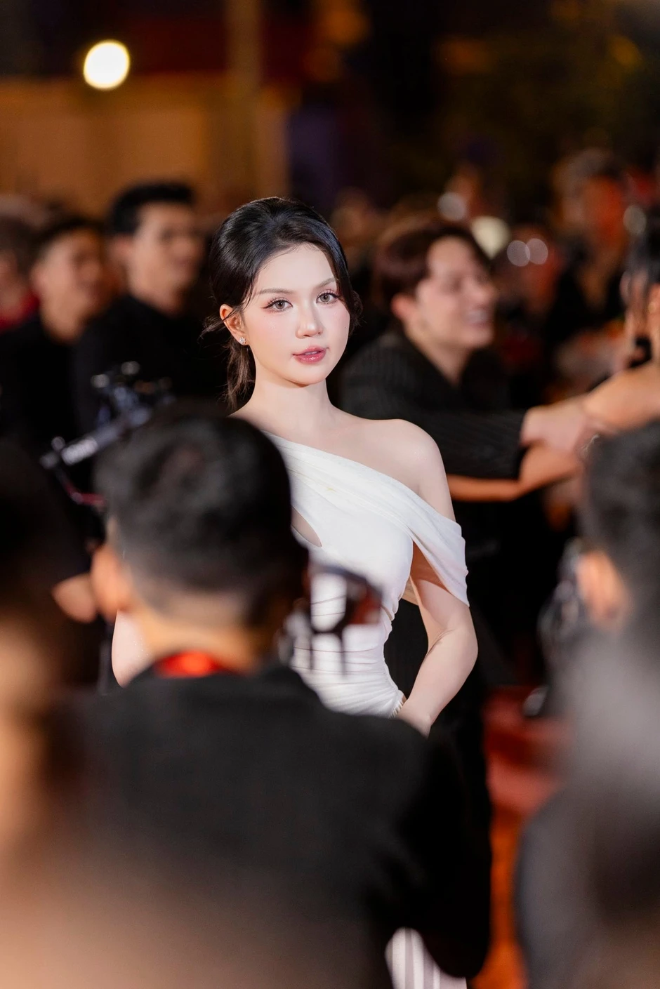 Hình ảnh Ngọc Trinh băng bó kín cả mặt Hình ảnh Ngọc Trinh băng bó kín cả mặt