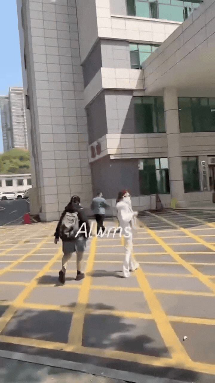 Hình ảnh Trang Pháp nhập viện tại Trung Quốc gây lo lắng