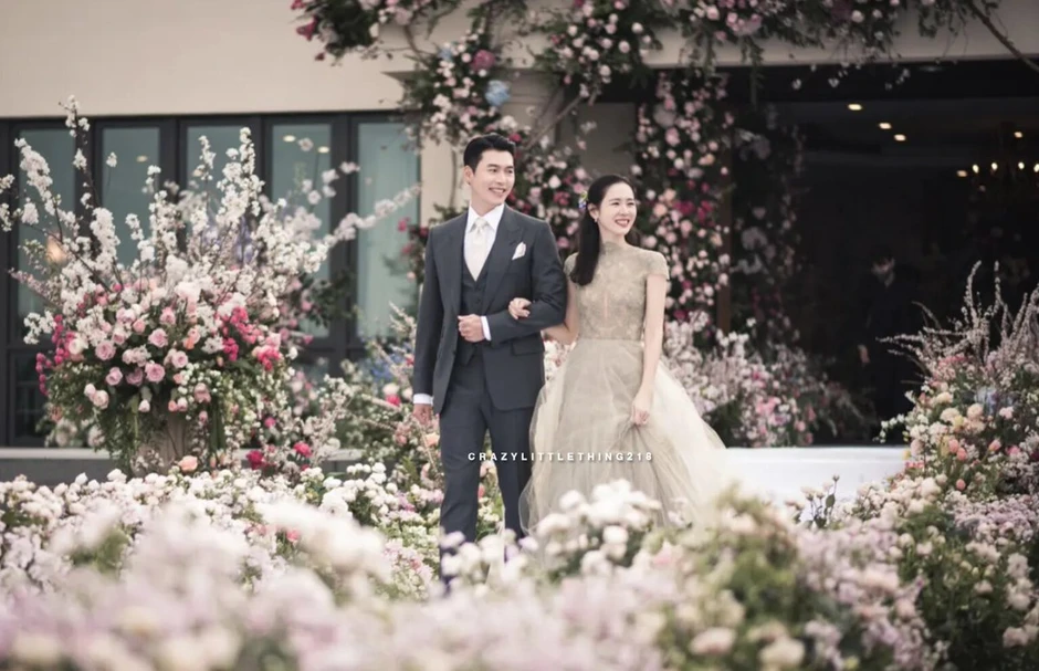 Hình cưới chưa từng công bố của Son Ye Jin - Hyun Bin: Tuyệt đối điện ảnh, đẹp không kém cảnh phim ngôn tình Hình cưới chưa từng công bố của Son Ye Jin - Hyun Bin: Tuyệt đối điện ảnh, đẹp không kém cảnh phim ngôn tình