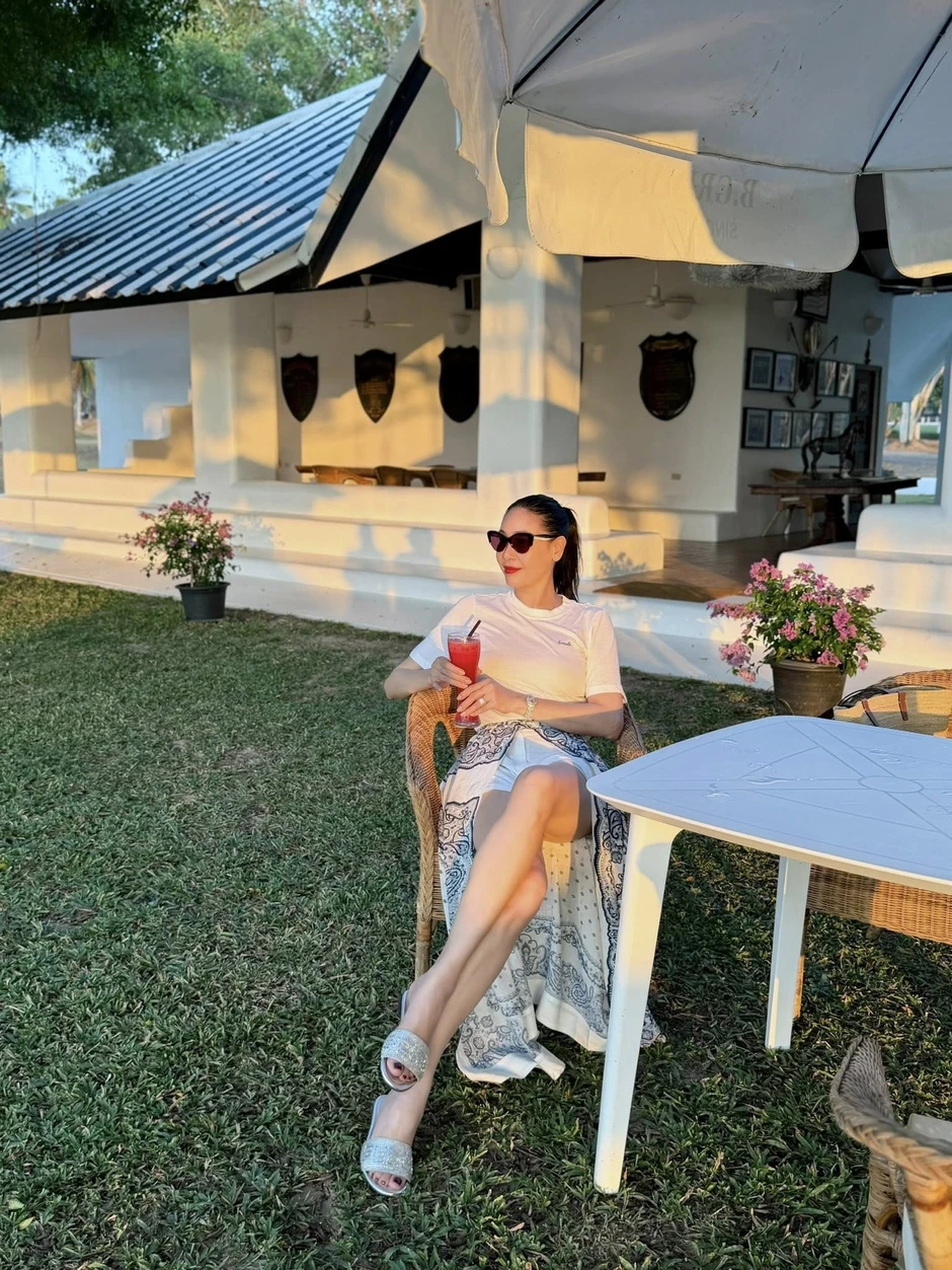 Hoa hậu Đỗ Hà vi vu cùng chồng, 1 mỹ nhân lộ hint bầu bí và loạt hoạt động sao Việt ngày nghỉ lễ