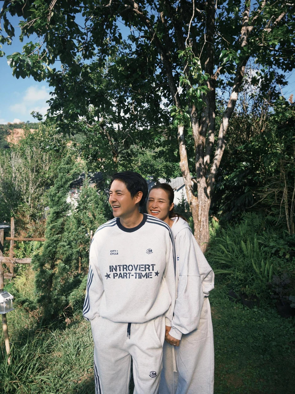 Hoa hậu Đỗ Hà vi vu cùng chồng, 1 mỹ nhân lộ hint bầu bí và loạt hoạt động sao Việt ngày nghỉ lễ