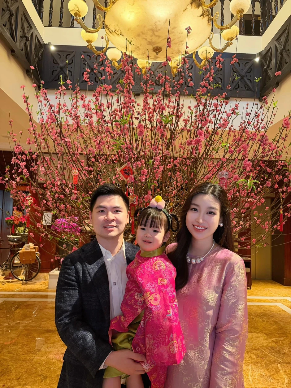 Hoa hậu Đỗ Mỹ Linh sắp sinh nhóc tỳ thứ 2