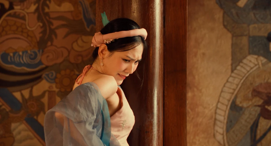 Hoa hậu Mai Phương xinh đáo để trong Trùm Sò