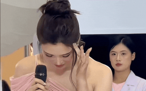 Hoa hậu Tiểu Vy lên tiếng màn phát biểu "âm điểm": "Tôi không khéo ăn nói thật, nhưng tôi tức"
