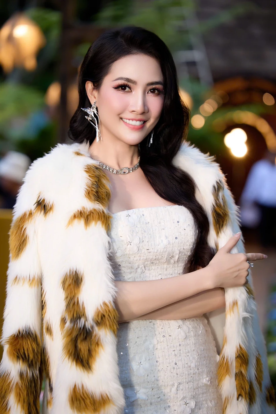 Hoa hậu Việt làm phó chủ tịch ở tuổi U40, đẹp gợi cảm, xây biệt thự tiền tỷ nhưng không giỏi kiếm chồng