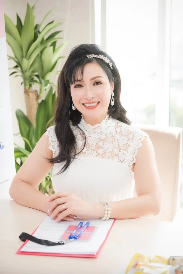 Hoa hậu Việt Nam đầu tiên: Cao dưới 1m60, nhận thưởng xe đạp 4 chỉ vàng