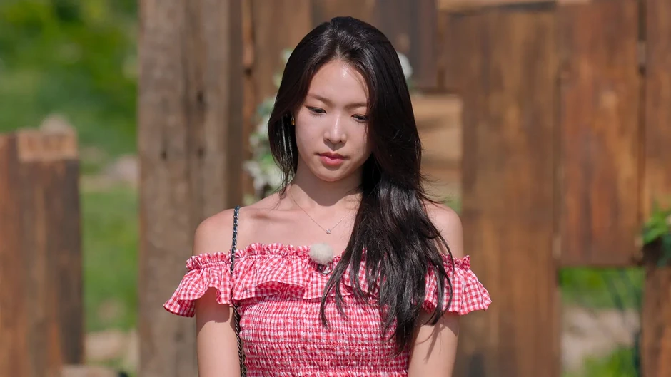 Hoa hậu xinh đẹp, xài nhiều đồ hiệu nhất Địa Ngục Độc Thân bị bóc mẽ "phông bạt"?