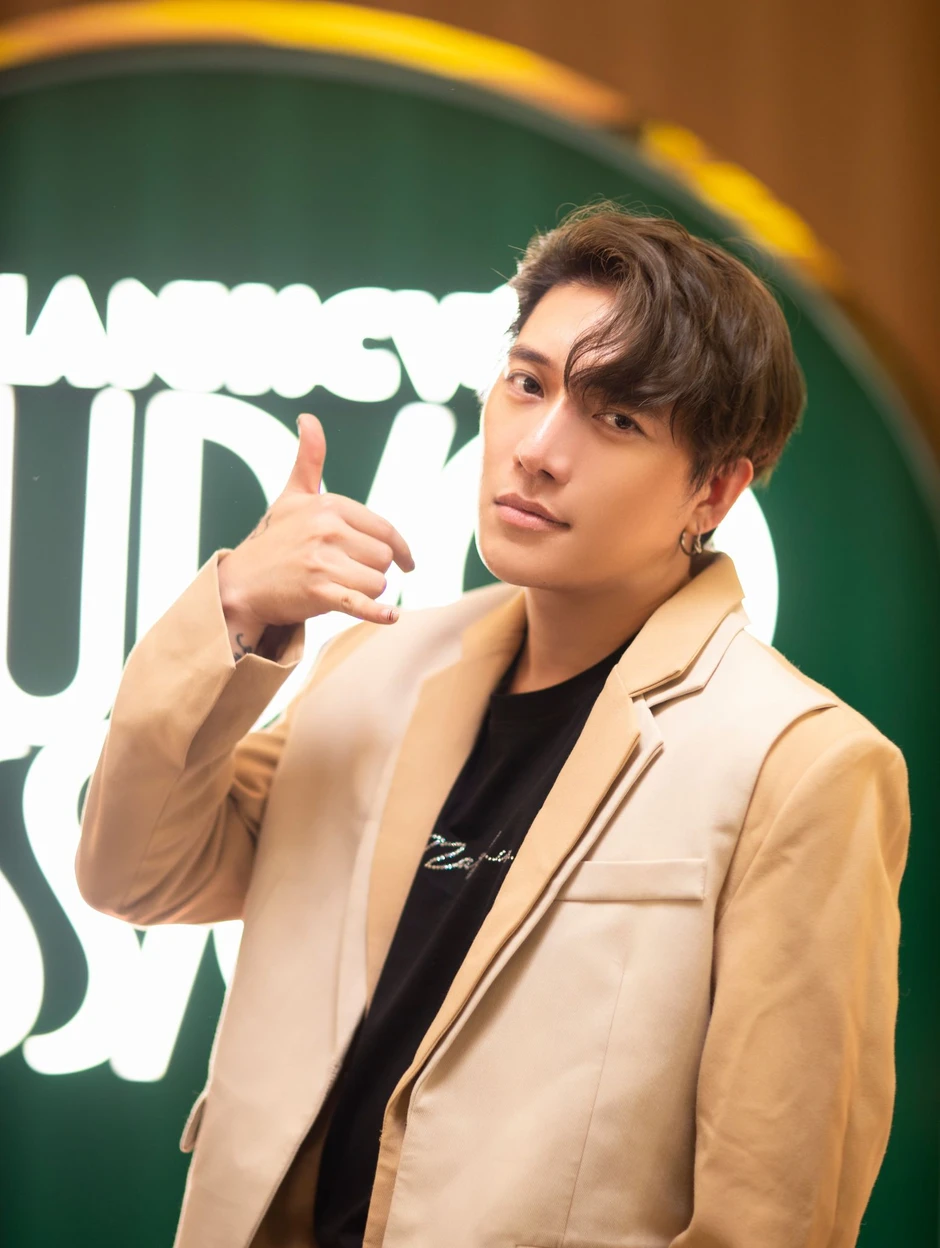 Hòa Minzy - Cẩm Ly lần đầu diễn live ca khúc gây tranh cãi, sửa lời ngay trên sóng trực tiếp