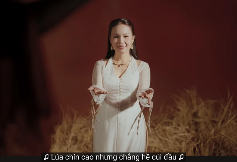 Hòa Minzy, Cẩm Ly ở đâu giữa tranh cãi "lúa chín không cúi đầu"