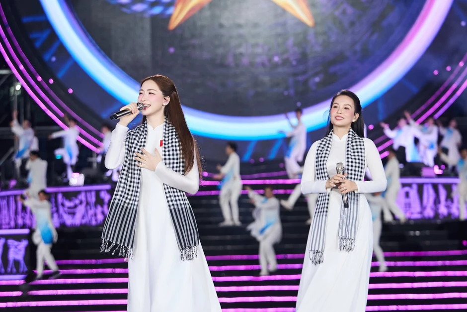 Hoà Minzy lần nữa vướng tranh cãi