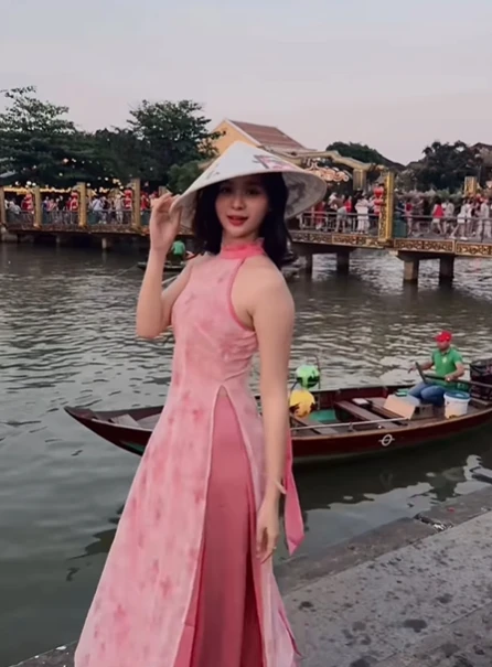 Hóa thân thành nàng thơ Việt, thiếu nữ Myanmar "đốn tim" cộng đồng mạng Hóa thân thành nàng thơ Việt, thiếu nữ Myanmar "đốn tim" cộng đồng mạng