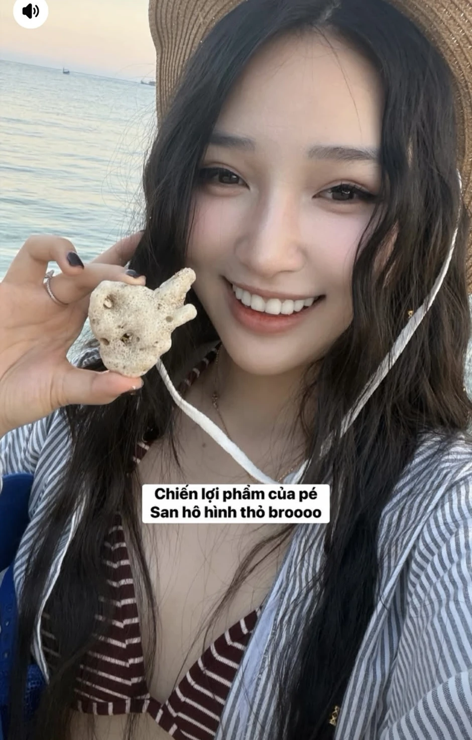 Hoa Xuka đi biển với trang phục "nửa kín nửa hở", fan thấp thỏm