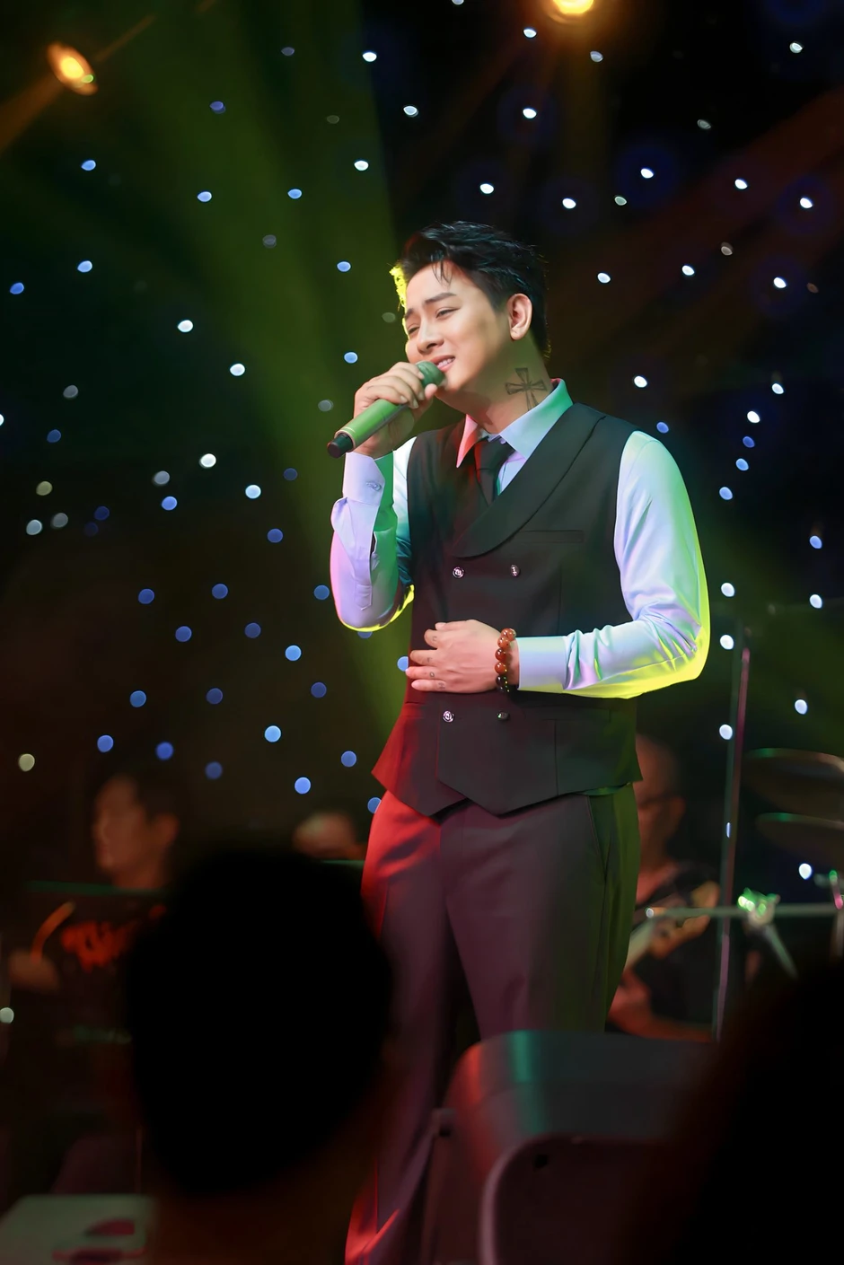 Hoài Lâm: Từng được so sánh ngang ngửa Sơn Tùng, nay diện mạo xuề xoà khó tin