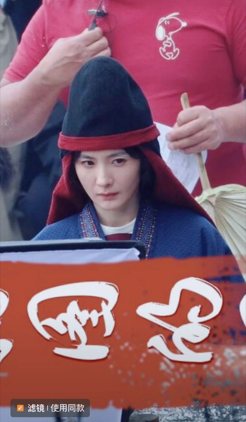 Hoàng đế chán đời đến nỗi khoác long bào mà như thầy bùa