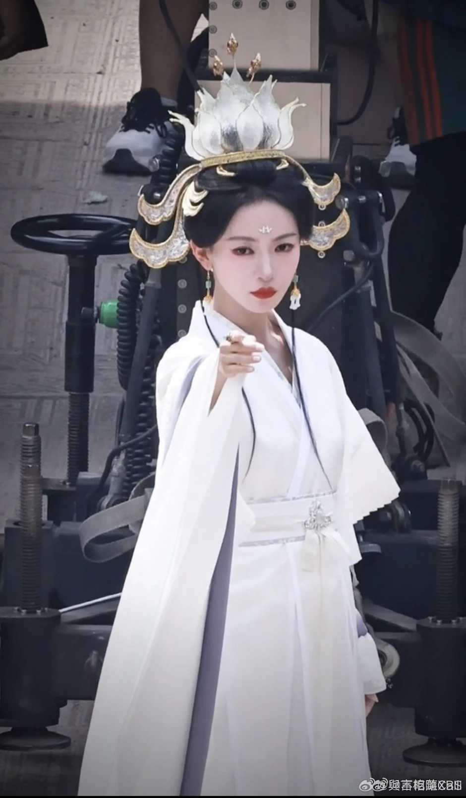 Hoàng hậu đẹp nhất Trung Quốc hiện tại như phượng hoàng chuyển thế