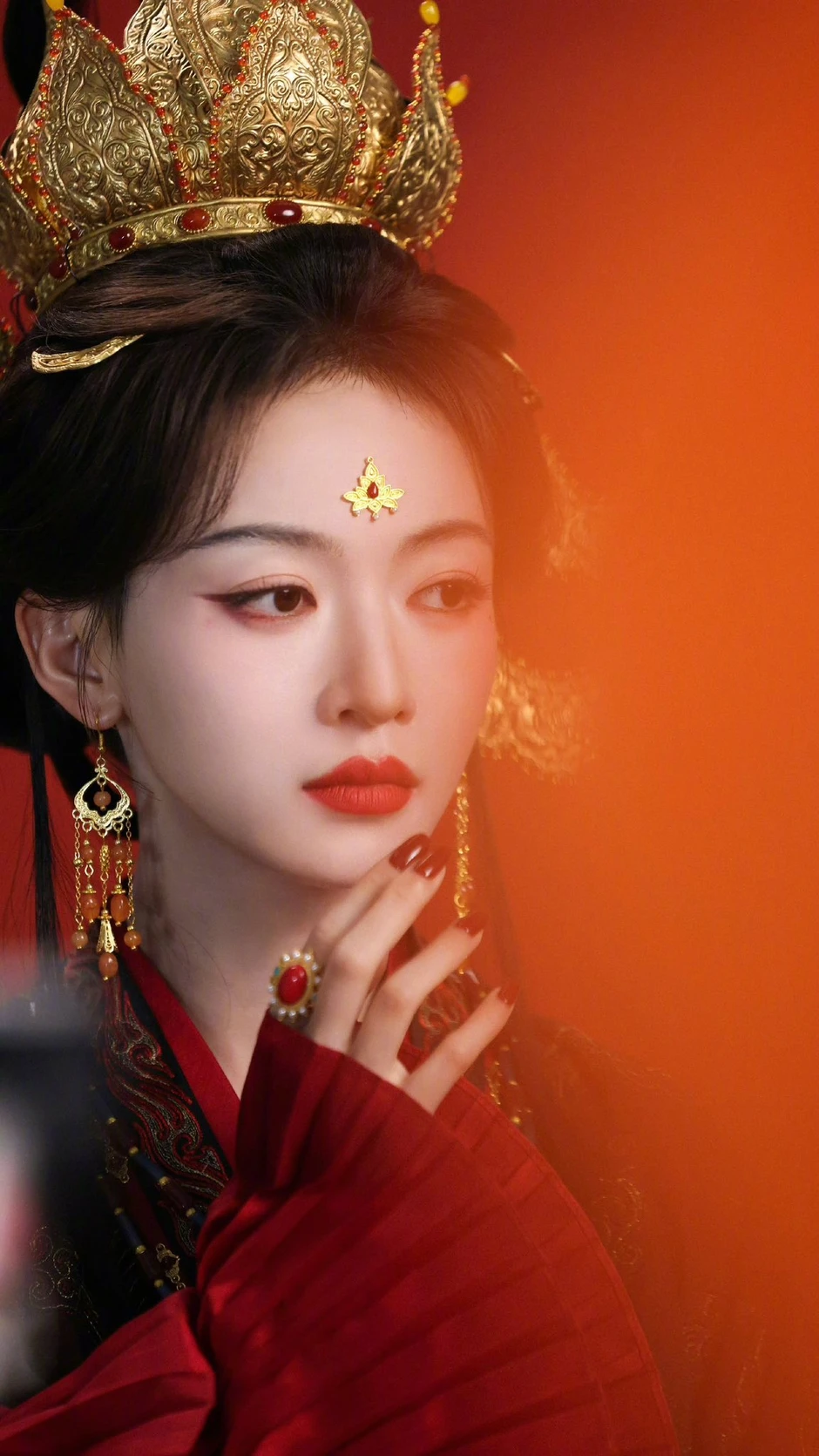 Hoàng hậu đẹp nhất Trung Quốc hiện tại như phượng hoàng chuyển thế