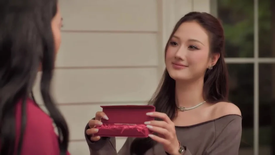 Hoàng Khánh Ly: Phản diện cứu cả bộ phim Bước Chân Vào Đời