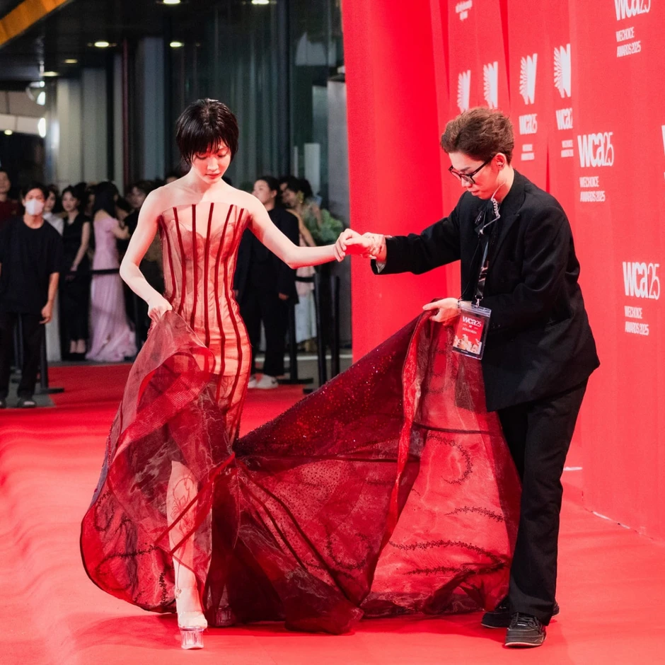 Hỏi trực tiếp trợ lý nghệ sĩ: Bóc trần góc khuất làm “osin” 24/7