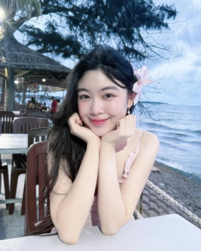 Hôm nay là ngày đặc biệt của Lọ Lem, MC Quyền Linh đã nói điều gì với con gái diệu?