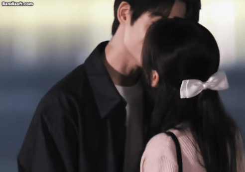 Hôm Nay Trời Đổ Mưa Bóng Mây không chiếu sớm là tội ác