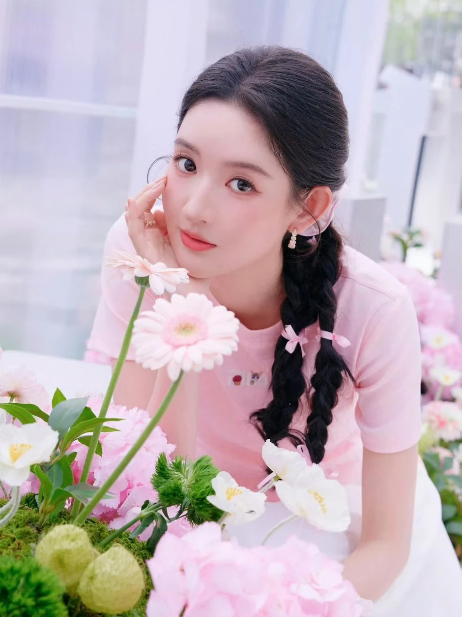 Hơn 100 nghệ sĩ bị tẩy chay